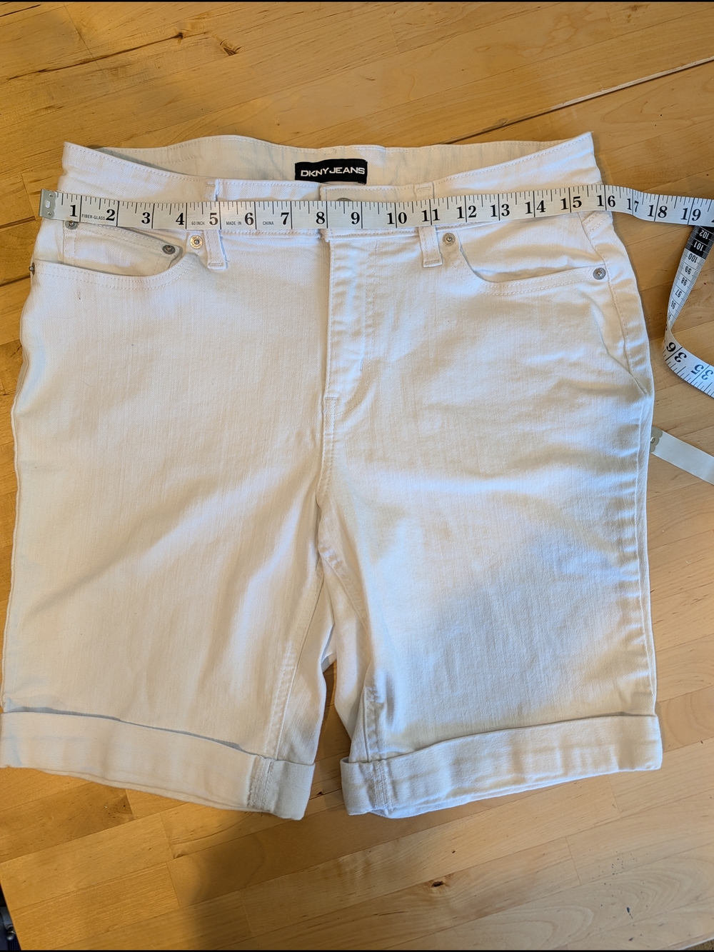 DKNY Jeans White Denim Shorts - Picture 4 of 8